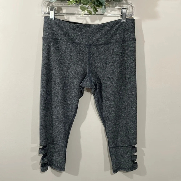 Scorpio Sol Capri Yoga Legging Black and Gray Marled Strap Detail M - Picture 1 of 15